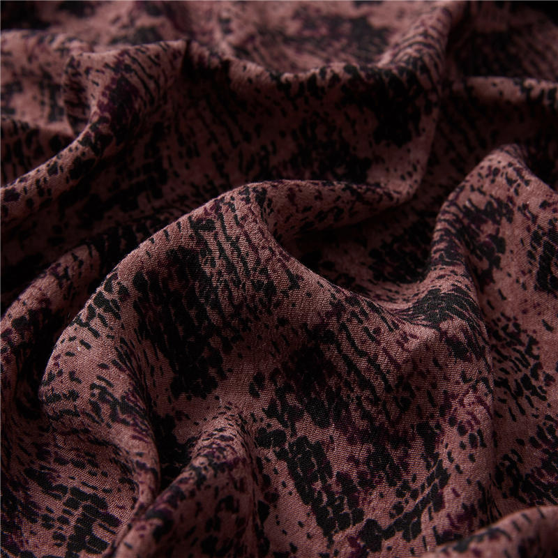 蛇皮绉纱53%粘胶47%人造丝府绸环保蛇纹动物印花面料